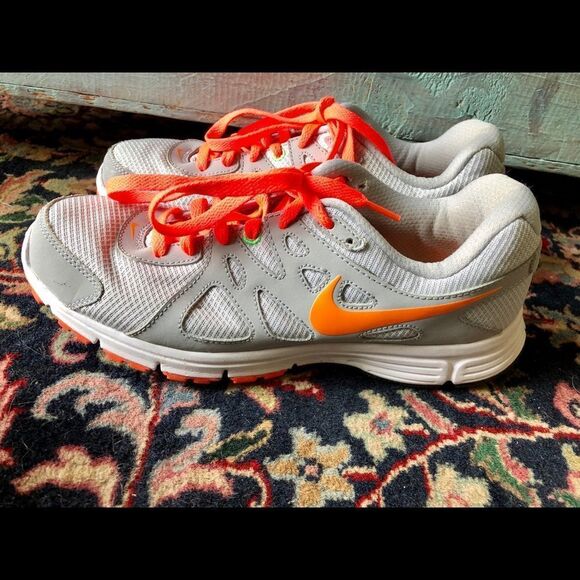 Great Nike Revolution 2 shoes in size 10.5 - Picture 4 of 6